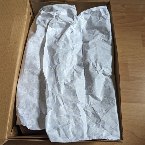 Authentic Brand New in Box UGG Tazz Platform (Size 7-Chestnut) - Picture 5 of 9